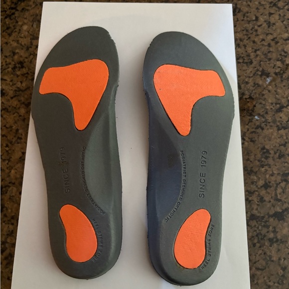 VIONIC | Black and Pink Sneakers with Sporty Design | SIZE 7.5 - Picture 12 of 12